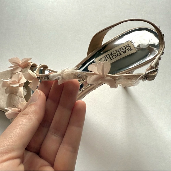 Badgley Mischka Pink Flower Petal Rhinestone Open Toe Ankle Strap Heels - Picture 4 of 10